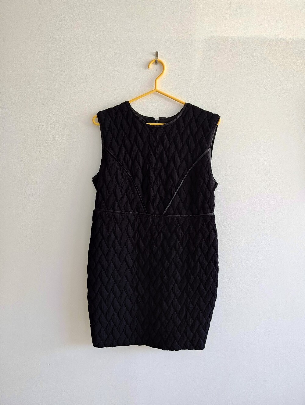 Eve Gravel Quilted Black Dress. L